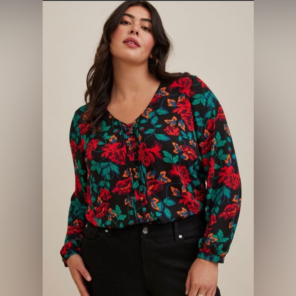 NEW Torid Georgette Pintuck Button-Front Blouse. 5